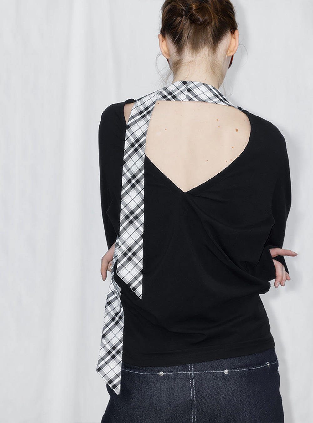 V-Neck Plaid Scarf Long Sleeve Top (2color)